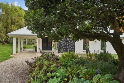 /international/au/38-chevannes-street-macedon-vic-151299200/