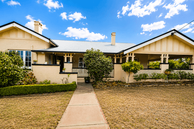/international/au/96-high-street-stanthorpe-qld-151173100/