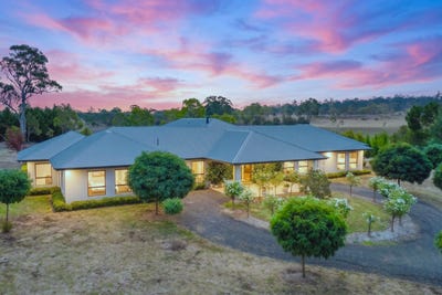 /international/au/14-16-nelson-place-armidale-nsw-151045740/