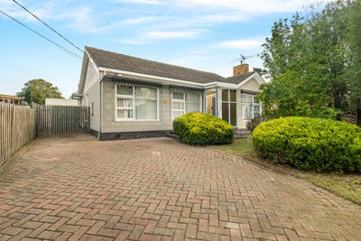 /international/au/11-kinlock-street-bell-post-hill-vic-151145332/