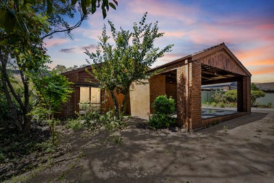 /international/au/1-27-gaunson-crescent-wanniassa-act-150639552/