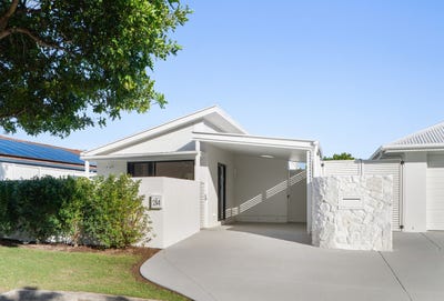 /international/au/2-4-rinca-place-kawana-island-qld-151308488/