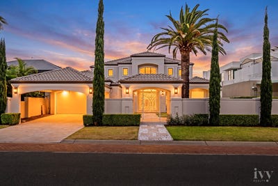 /international/au/12-king-james-court-sovereign-islands-qld-152661664/
