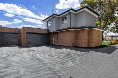 /international/au/1-23-midas-court-meadow-heights-vic-151418096/