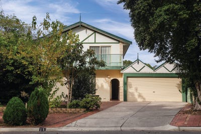 /international/au/15-banff-court-happy-valley-sa-151317292/