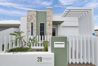 /international/au/28-seashore-crescent-mackay-harbour-qld-148229632/