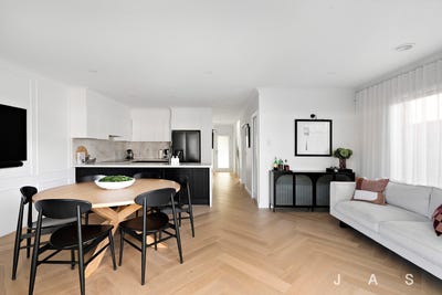 /international/au/8-grevillea-circuit-maidstone-vic-152486520/