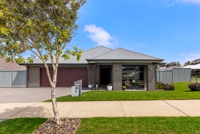 /international/au/29-alata-crescent-south-nowra-nsw-152642528/