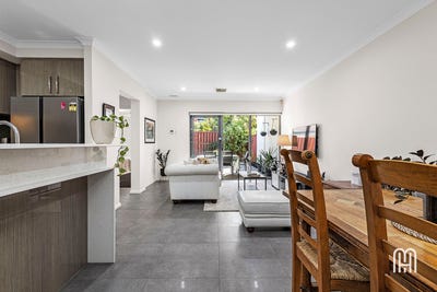 /international/au/17b-farris-street-innaloo-wa-151410676/