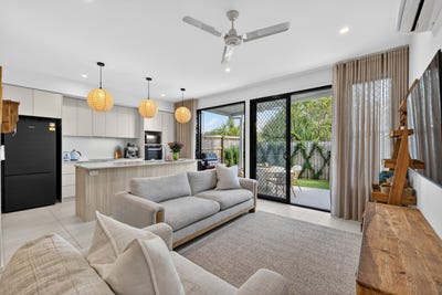 /international/au/15-2-college-court-little-mountain-qld-151294448/