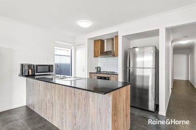 /international/au/26-scoular-road-blakeview-sa-152602096/