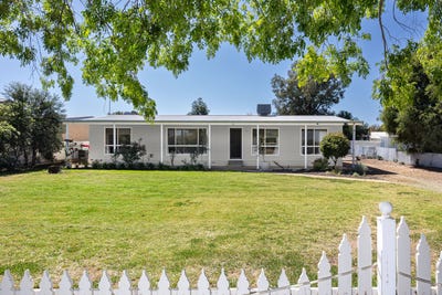 /international/au/69-wallace-street-street-south-coolamon-nsw-152477872/