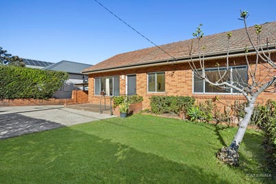 /international/au/89-mcintosh-road-narraweena-nsw-151378048/