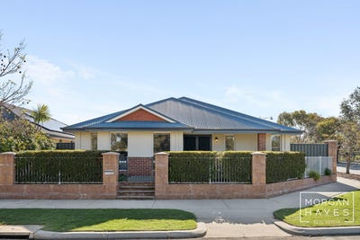/international/au/44-salwood-loop-banksia-grove-wa-152618700/