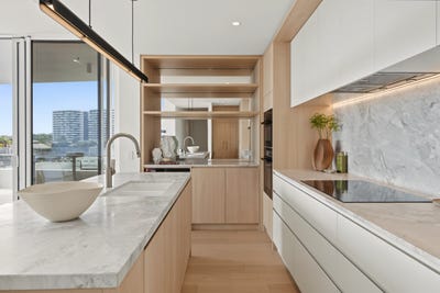 /international/au/303-the-waterline-south-drive-biggera-waters-qld-152691728/