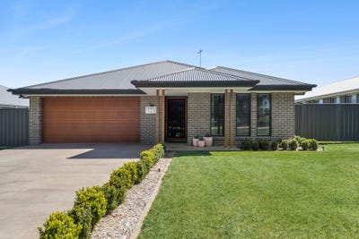 /international/au/18-prell-street-crookwell-nsw-152655656/