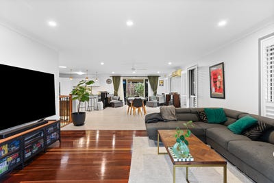 /international/au/47-sheffield-circuit-pacific-pines-qld-151388760/