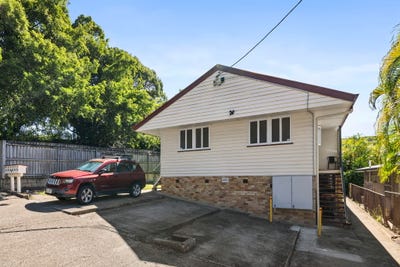 /international/au/89-erneton-street-newmarket-qld-151348336/