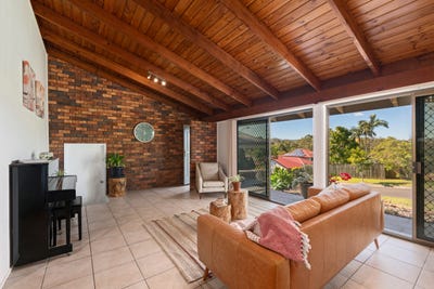 /international/au/2-hythe-street-mansfield-qld-151420120/
