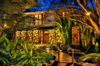 /international/au/7-fletcher-parade-bardon-qld-151193612/