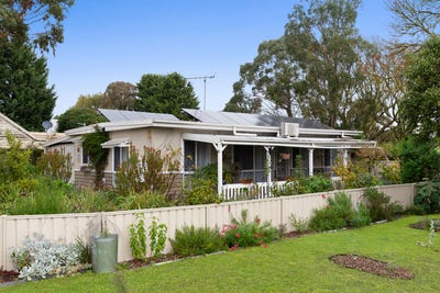 /international/au/41-white-street-kilmore-vic-151473280/