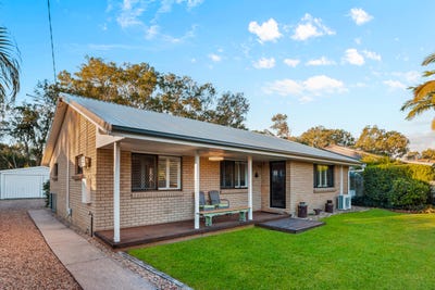 /international/au/15-whiting-street-beachmere-qld-151290856/