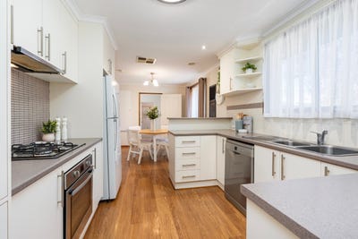 /international/au/384-elton-court-lavington-nsw-151342448/