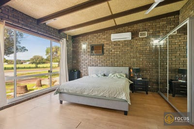 /international/au/10-middleton-street-cloverdale-wa-151095252/