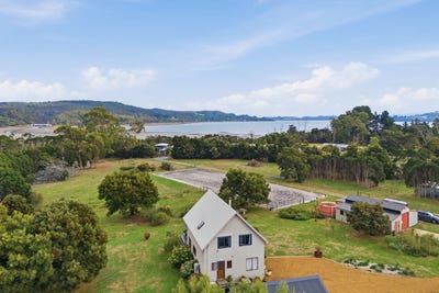 /international/au/99-paper-beach-road-swan-point-tas-150712440/