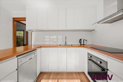 /international/au/62-barnet-close-phillip-act-152581416/