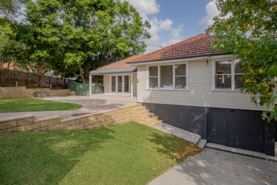 /international/au/122-northcott-drive-adamstown-heights-nsw-151116400/