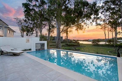 /international/au/98-lake-serenity-boulevard-helensvale-qld-151446524/