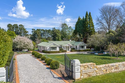 /international/au/19-werrington-street-burradoo-nsw-152658596/