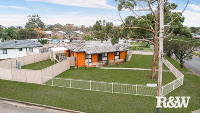 /international/au/27-niland-crescent-blackett-nsw-148568984/