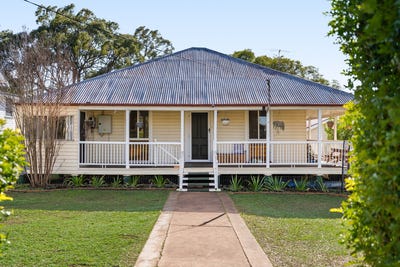 /international/au/25-yandilla-street-pittsworth-qld-151515812/