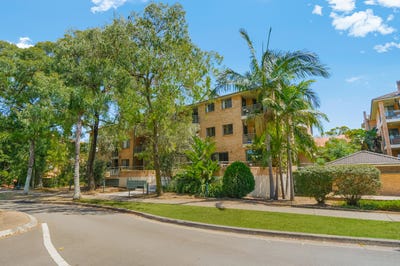 /international/au/unit-8-16-frank-oliveri-drive-chipping-norton-nsw-151125336/