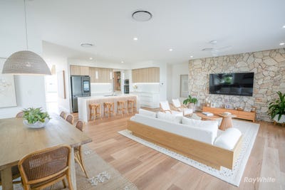 /international/au/12-fraser-avenue-innes-park-qld-148524008/