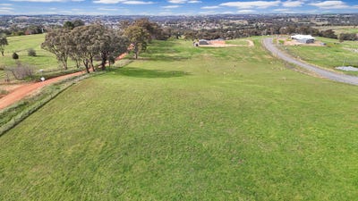 /international/au/5-tiedemann-place-young-nsw-204547816/