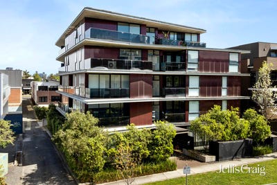 /international/au/408-20-queen-street-blackburn-vic-152628736/