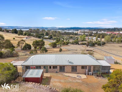 /international/au/2-kadina-road-cambridge-tas-150871312/