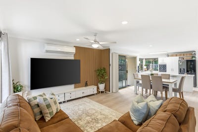/international/au/37-1-5-studio-drive-pacific-pines-qld-151138400/