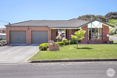 /international/au/1a-mcauley-drive-brown-hill-vic-152658804/