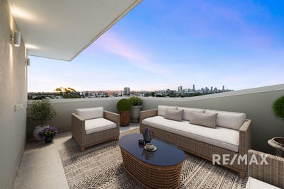 /international/au/5-43-raby-road-coorparoo-qld-148036832/