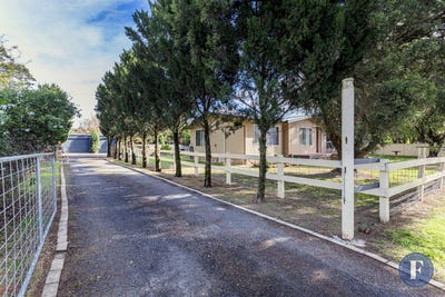 /international/au/2-ribands-way-cowra-nsw-151433292/