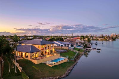 /international/au/22-montevideo-drive-clear-island-waters-qld-151322120/