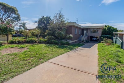 /international/au/10-mitchell-street-leeton-nsw-151267324/