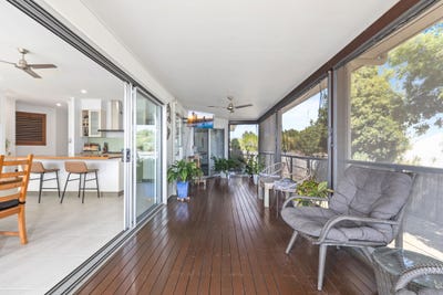 /international/au/48-directors-circuit-jones-hill-qld-152540596/