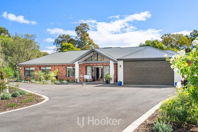 /international/au/17-furphy-place-west-busselton-wa-151033788/