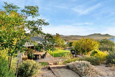 /international/au/11-panorama-crescent-gowrie-junction-qld-152646432/