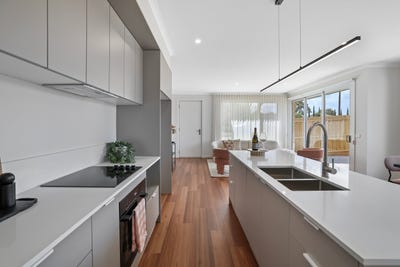 /international/au/1-8-earl-court-warragul-vic-152371236/